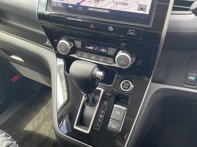 日産 セレナ ハイウェイスター V 広島県 2020(令2)年 4.6万km ブリリアントホワイトパール 禁煙車/セーフティパックB/エマージェンシーブレーキ/車線逸脱警報/コーナーセンサー/プロパイロット/電動パーキングブレーキ/ブレーキホールド/純正１０型ナビ/・フルセグTV/・CD/DVD/Blu-ray/・Bluetooth/・SD/音楽録音/アラウンドビューモニター/純正フリップダウンモニター/ステアリングスイッチ/革巻きステアリング/オートライト/LEDヘッドライト/フォグランプ/シートカバー/純正ドアバイザー/純正16インチアルミホイール/W+サイド+カーテンエアバック