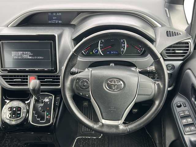 トヨタ ヴォクシー ZS 煌Ⅱ 三重県 2016(平28)年 3.5万km ブラック 純正ナビ/バックカメラ/両側パワースライドドア/ビルトインETC/スペアキー/LEDヘッドライト/オートハイビーム/LEDヘッドライト/純正フロアマット/レーンキープアシスト/衝突軽減ブレーキ/電動格納ミラー/禁煙車