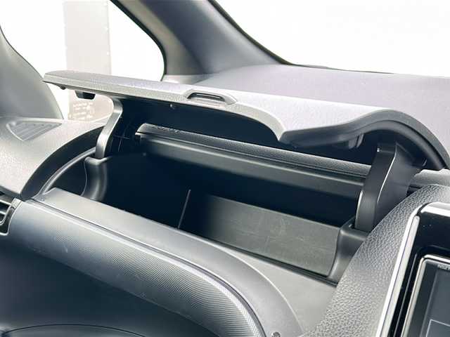 トヨタ ヴォクシー ZS 煌Ⅱ 三重県 2016(平28)年 3.5万km ブラック 純正ナビ/バックカメラ/両側パワースライドドア/ビルトインETC/スペアキー/LEDヘッドライト/オートハイビーム/LEDヘッドライト/純正フロアマット/レーンキープアシスト/衝突軽減ブレーキ/電動格納ミラー/禁煙車