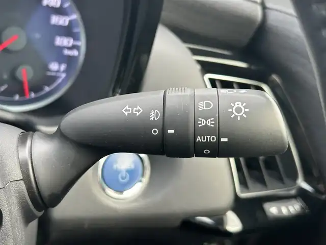 トヨタ クラウン ハイブリッド RS 岡山県 2018(平30)年 8.4万km ホワイトパールクリスタルシャイン 登録時走行距離83811km/純正ナビ/フルセグTV(AM.FM.CD.DVD.TV.BT)/バックカメラ/ETC2.0/ブラインドスポットモニター/ドライブレコーダー/シートヒーター/ステアリングヒーター/クリアランスソナー/衝突軽減ブレーキ/横滑り防止装置/レーダークルーズコントロール/レーンキープアシスト/オートライト/オートマチックハイビーム/アイドリングストップ/18インチ純正AW/純正フロアマット/D+N席パワーシート
