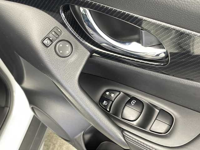 日産 エクストレイル 20X 宮崎県 2018(平30)年 6.6万km ブリリアントホワイトパール 禁煙車/パートタイム4WD/エマージェンシーブレーキ/純正ナビTV/（MM317D-W/CD/DVD/Bluetooth/フルセグTV)/純正ドライブレコーダー/純正ビルトインETC/純正LEDヘッドライト/純正フロアマット/アラウンドビューモニター/ダウンヒルアシストコントロール/レーンディパーチャーアラート/デジタルインナーミラー/クリアランスソナー/パワーバックドア/デュアルオートエアコン/カプロン撥水シート/本革巻ハンドル/ヒーテッドミラー/ウインカードアミラー/インテリジェントキー/プッシュエンジンスタート