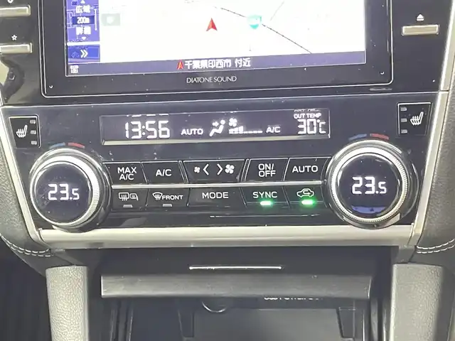 スバル アウトバック リミテッド 千葉県 2017(平29)年 7.3万km ワイルドネスグリーンM 純正８型ナビ（DIATONE SOUND）/（CD＆DVD＆AM＆FM＆Bluetooth＆フルセグTV）/アイサイト　/レーダークルーズコントロール/電動トランク　/パドルシフト　/Ｘ－ＭＯＤＥ　/ブラインドスポットモニター　/黒革シート　/シートヒーター　/ＥＴＣ　/自動防眩ルームミラー　/電動格納サイドミラー/前席パワーシート（運転席メモリー機能付き）/LEDヘッドライト/フォグランプ/前後コーナーセンサー/バックカメラ/フロントカメラ/サイドカメラ（左）/アイドリングストップ/ウィンカーミラー/ドアバイザー/プッシュスタート/ISOFIX/電動パーキングブレーキ/12Vシガーソケット/USBポート