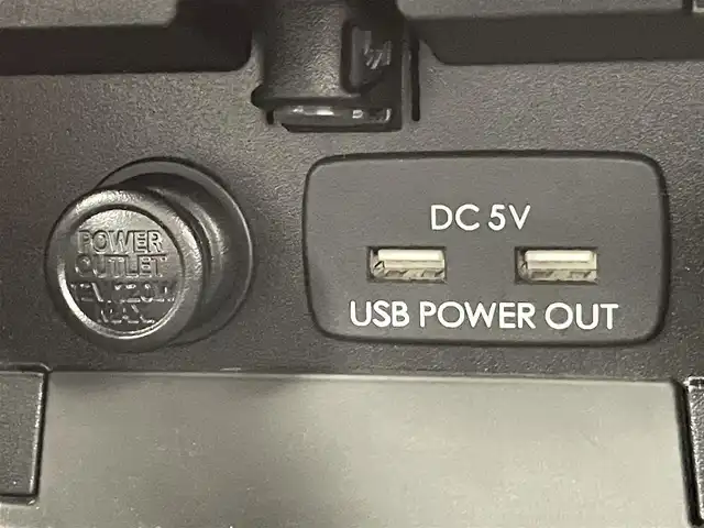 スバル アウトバック リミテッド 千葉県 2017(平29)年 7.3万km ワイルドネスグリーンM 純正８型ナビ（DIATONE SOUND）/（CD＆DVD＆AM＆FM＆Bluetooth＆フルセグTV）/アイサイト　/レーダークルーズコントロール/電動トランク　/パドルシフト　/Ｘ－ＭＯＤＥ　/ブラインドスポットモニター　/黒革シート　/シートヒーター　/ＥＴＣ　/自動防眩ルームミラー　/電動格納サイドミラー/前席パワーシート（運転席メモリー機能付き）/LEDヘッドライト/フォグランプ/前後コーナーセンサー/バックカメラ/フロントカメラ/サイドカメラ（左）/アイドリングストップ/ウィンカーミラー/ドアバイザー/プッシュスタート/ISOFIX/電動パーキングブレーキ/12Vシガーソケット/USBポート