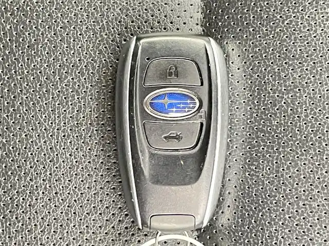 スバル アウトバック リミテッド 千葉県 2017(平29)年 7.3万km ワイルドネスグリーンM 純正８型ナビ（DIATONE SOUND）/（CD＆DVD＆AM＆FM＆Bluetooth＆フルセグTV）/アイサイト　/レーダークルーズコントロール/電動トランク　/パドルシフト　/Ｘ－ＭＯＤＥ　/ブラインドスポットモニター　/黒革シート　/シートヒーター　/ＥＴＣ　/自動防眩ルームミラー　/電動格納サイドミラー/前席パワーシート（運転席メモリー機能付き）/LEDヘッドライト/フォグランプ/前後コーナーセンサー/バックカメラ/フロントカメラ/サイドカメラ（左）/アイドリングストップ/ウィンカーミラー/ドアバイザー/プッシュスタート/ISOFIX/電動パーキングブレーキ/12Vシガーソケット/USBポート