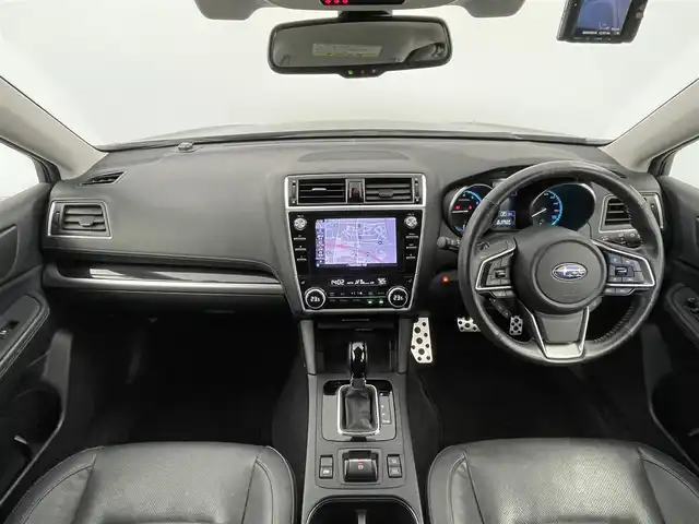 スバル アウトバック リミテッド 千葉県 2017(平29)年 7.3万km ワイルドネスグリーンM 純正８型ナビ（DIATONE SOUND）/（CD＆DVD＆AM＆FM＆Bluetooth＆フルセグTV）/アイサイト　/レーダークルーズコントロール/電動トランク　/パドルシフト　/Ｘ－ＭＯＤＥ　/ブラインドスポットモニター　/黒革シート　/シートヒーター　/ＥＴＣ　/自動防眩ルームミラー　/電動格納サイドミラー/前席パワーシート（運転席メモリー機能付き）/LEDヘッドライト/フォグランプ/前後コーナーセンサー/バックカメラ/フロントカメラ/サイドカメラ（左）/アイドリングストップ/ウィンカーミラー/ドアバイザー/プッシュスタート/ISOFIX/電動パーキングブレーキ/12Vシガーソケット/USBポート