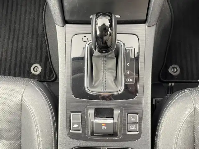 スバル アウトバック リミテッド 千葉県 2017(平29)年 7.3万km ワイルドネスグリーンM 純正８型ナビ（DIATONE SOUND）/（CD＆DVD＆AM＆FM＆Bluetooth＆フルセグTV）/アイサイト　/レーダークルーズコントロール/電動トランク　/パドルシフト　/Ｘ－ＭＯＤＥ　/ブラインドスポットモニター　/黒革シート　/シートヒーター　/ＥＴＣ　/自動防眩ルームミラー　/電動格納サイドミラー/前席パワーシート（運転席メモリー機能付き）/LEDヘッドライト/フォグランプ/前後コーナーセンサー/バックカメラ/フロントカメラ/サイドカメラ（左）/アイドリングストップ/ウィンカーミラー/ドアバイザー/プッシュスタート/ISOFIX/電動パーキングブレーキ/12Vシガーソケット/USBポート