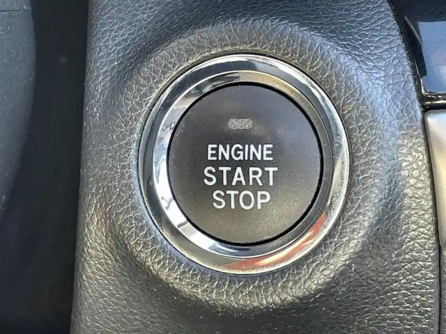 スバル アウトバック リミテッド 千葉県 2017(平29)年 7.3万km ワイルドネスグリーンM 純正８型ナビ（DIATONE SOUND）/（CD＆DVD＆AM＆FM＆Bluetooth＆フルセグTV）/アイサイト　/レーダークルーズコントロール/電動トランク　/パドルシフト　/Ｘ－ＭＯＤＥ　/ブラインドスポットモニター　/黒革シート　/シートヒーター　/ＥＴＣ　/自動防眩ルームミラー　/電動格納サイドミラー/前席パワーシート（運転席メモリー機能付き）/LEDヘッドライト/フォグランプ/前後コーナーセンサー/バックカメラ/フロントカメラ/サイドカメラ（左）/アイドリングストップ/ウィンカーミラー/ドアバイザー/プッシュスタート/ISOFIX/電動パーキングブレーキ/12Vシガーソケット/USBポート