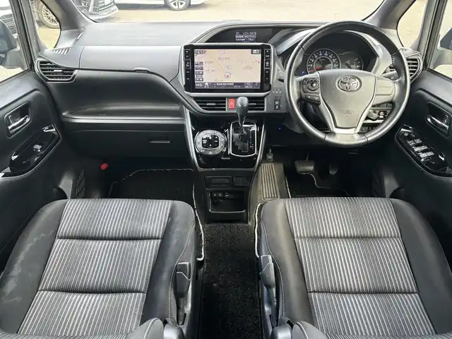 トヨタ ヴォクシー ZS 煌 愛知県 2018(平30)年 6.4万km ブラック /ワンオーナー//モデリスタエアロ（フロント、サイド、リア）//モデリスタマフラー//純正16AW//アルパイン11インチナビ//CD/DVD/BT/MSV/フルセグ/HDMI//バックカメラ//アルパイン12.8インチフリップダウンモニター//両側パワースライドドア//ETC//PCS/LDA//先行車発進告知//クルーズコントロール//アイドリングストップ//LEDオートライト//オートマチックハイビーム//LEDフォグランプ//LEDルームランプ//オートリトラウィンカーミラー//MTモード付AT//本革巻きステアリング//ステアリングスイッチ//後席ロールサンシェード//三列シート//ウォークスルー//純正フロアマット//純正ドアバイザー//スペアスマートキー//新車時保証書//取扱説明書