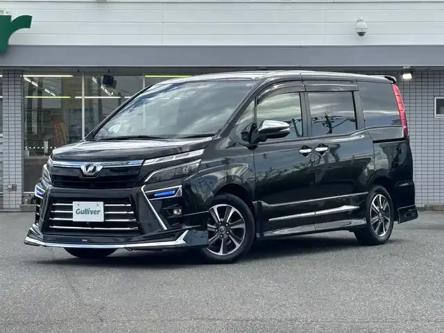 トヨタ ヴォクシー ZS 煌 愛知県 2018(平30)年 6.4万km ブラック /ワンオーナー//モデリスタエアロ（フロント、サイド、リア）//モデリスタマフラー//純正16AW//アルパイン11インチナビ//CD/DVD/BT/MSV/フルセグ/HDMI//バックカメラ//アルパイン12.8インチフリップダウンモニター//両側パワースライドドア//ETC//PCS/LDA//先行車発進告知//クルーズコントロール//アイドリングストップ//LEDオートライト//オートマチックハイビーム//LEDフォグランプ//LEDルームランプ//オートリトラウィンカーミラー//MTモード付AT//本革巻きステアリング//ステアリングスイッチ//後席ロールサンシェード//三列シート//ウォークスルー//純正フロアマット//純正ドアバイザー//スペアスマートキー//新車時保証書//取扱説明書