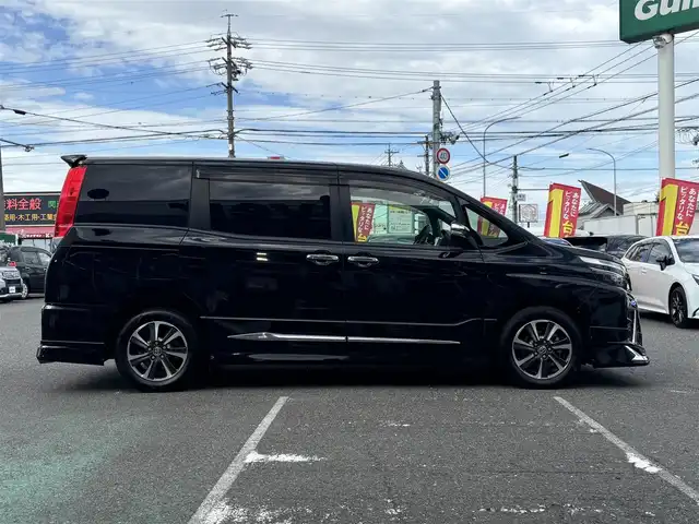 トヨタ ヴォクシー ZS 煌 愛知県 2018(平30)年 6.4万km ブラック /ワンオーナー//モデリスタエアロ（フロント、サイド、リア）//モデリスタマフラー//純正16AW//アルパイン11インチナビ//CD/DVD/BT/MSV/フルセグ/HDMI//バックカメラ//アルパイン12.8インチフリップダウンモニター//両側パワースライドドア//ETC//PCS/LDA//先行車発進告知//クルーズコントロール//アイドリングストップ//LEDオートライト//オートマチックハイビーム//LEDフォグランプ//LEDルームランプ//オートリトラウィンカーミラー//MTモード付AT//本革巻きステアリング//ステアリングスイッチ//後席ロールサンシェード//三列シート//ウォークスルー//純正フロアマット//純正ドアバイザー//スペアスマートキー//新車時保証書//取扱説明書