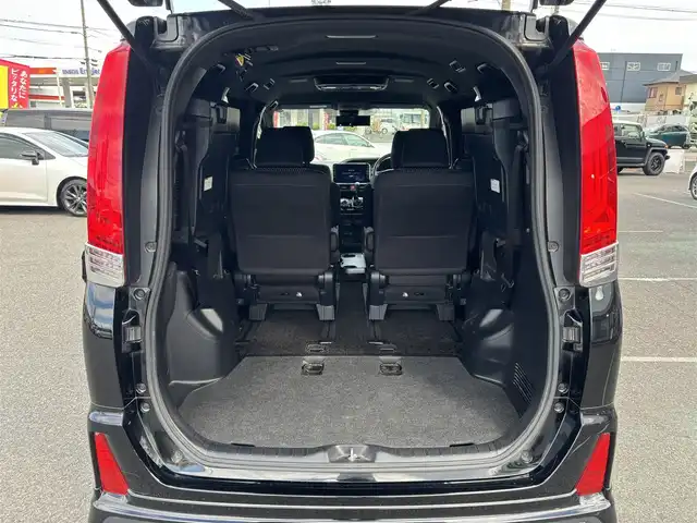 トヨタ ヴォクシー ZS 煌 愛知県 2018(平30)年 6.4万km ブラック /ワンオーナー//モデリスタエアロ（フロント、サイド、リア）//モデリスタマフラー//純正16AW//アルパイン11インチナビ//CD/DVD/BT/MSV/フルセグ/HDMI//バックカメラ//アルパイン12.8インチフリップダウンモニター//両側パワースライドドア//ETC//PCS/LDA//先行車発進告知//クルーズコントロール//アイドリングストップ//LEDオートライト//オートマチックハイビーム//LEDフォグランプ//LEDルームランプ//オートリトラウィンカーミラー//MTモード付AT//本革巻きステアリング//ステアリングスイッチ//後席ロールサンシェード//三列シート//ウォークスルー//純正フロアマット//純正ドアバイザー//スペアスマートキー//新車時保証書//取扱説明書
