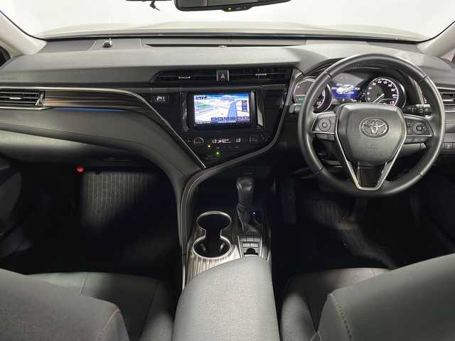 トヨタ カムリ G 広島県 2018(平30)年 4.5万km グラファイトM KENWOODナビ/バックカメラ/ブラインドスポットモニター/パワーシート(運転席)/レーダークルーズコントロール/ＥＴＣ/ドラレコ(前後)/コーナーセンサー/オートハイビーム/衝突軽減/レーンキープアシスト/踏み間違い防止/フォグランプ/エアバッグ(運転席/助手席/サイド/カーテン)/純正17インチアルミホイール(215/55/R17)