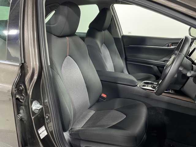 トヨタ カムリ G 広島県 2018(平30)年 4.5万km グラファイトM KENWOODナビ/バックカメラ/ブラインドスポットモニター/パワーシート(運転席)/レーダークルーズコントロール/ＥＴＣ/ドラレコ(前後)/コーナーセンサー/オートハイビーム/衝突軽減/レーンキープアシスト/踏み間違い防止/フォグランプ/エアバッグ(運転席/助手席/サイド/カーテン)/純正17インチアルミホイール(215/55/R17)