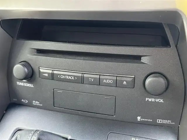 レクサス ＮＸ 200t 群馬県 2016(平28)年 6.1万km パール ナビゲーション　/フルセグテレビ　/ＣＤ＆ＤＶＤ　/ブルートゥース　/ＵＳＢ　/衝突軽減ブレーキ　/車線逸脱警報　/アダプティブクルーズ　/シートヒーター　/ハンドルヒーター　/サンルーフ　/保証書　/取扱説明書　/整備手帳/スマートキーX２個/カードキー