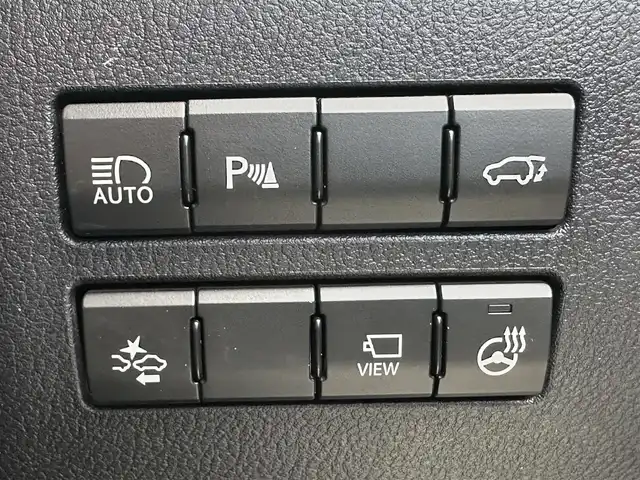 レクサス ＮＸ 200t 群馬県 2016(平28)年 6.1万km パール ナビゲーション　/フルセグテレビ　/ＣＤ＆ＤＶＤ　/ブルートゥース　/ＵＳＢ　/衝突軽減ブレーキ　/車線逸脱警報　/アダプティブクルーズ　/シートヒーター　/ハンドルヒーター　/サンルーフ　/保証書　/取扱説明書　/整備手帳/スマートキーX２個/カードキー