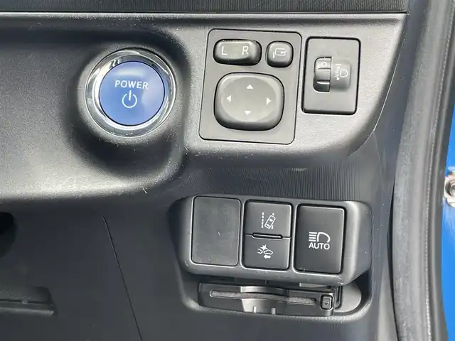 トヨタ アクア S 福岡県 2015(平27)年 2.1万km コバルトブルーメタリック 純正９インチナビ（ＮＳＺＴ－Ｙ６４Ｔ）/バックカメラ/衝突軽減/レーンアシスト/オートハイビーム/フルセグＴＶ/ＣＤ／ＤＶＤ再生/ブルートゥース/スマートキー/プッシュスタート/ＥＴＣ/電動格納ミラー