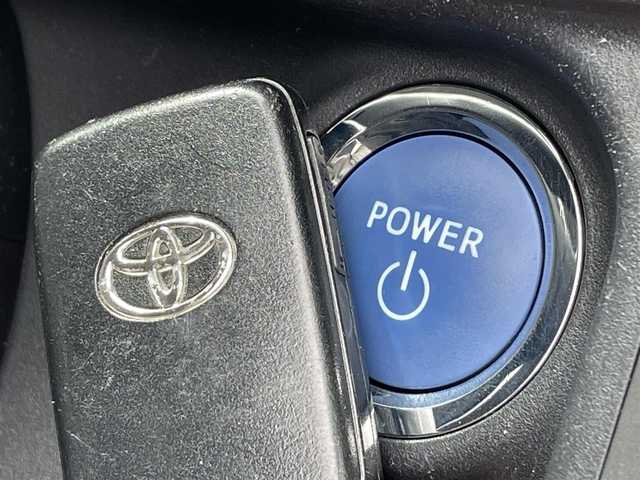 トヨタ アクア S 福岡県 2015(平27)年 2.1万km コバルトブルーメタリック 純正９インチナビ（ＮＳＺＴ－Ｙ６４Ｔ）/バックカメラ/衝突軽減/レーンアシスト/オートハイビーム/フルセグＴＶ/ＣＤ／ＤＶＤ再生/ブルートゥース/スマートキー/プッシュスタート/ＥＴＣ/電動格納ミラー