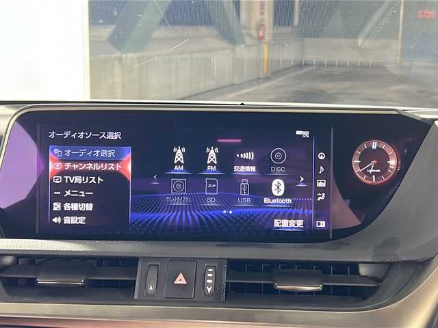 レクサス ＥＳ 300h Fスポーツ 広島県 2019(平31)年 9.5万km ホワイトノーヴァガラスフレーク 禁煙/レクサスセーフティ/・プリクラッシュセーフティ/・レーンディパーチャーアラート/・レーントレーシングアシスト/・先行車発進告知/・ロードサインアシスト/BSM/クリアランスソナー/ヘッドアップディスプレイ/サンルーフ/純正ナビ/・フルセグ/CD/DVD/Blu-ray/BT/・USB/AUX/SD/サウンドトラック/バックカメラ/革巻きステアリング/ステアリングスイッチ/オートライト/シートヒーター／ベンチレーション/ドライブレコーダー/ＥＴＣ２．０/３眼ＬＥＤヘッドライト/シーケンシャルターンランプ/パワーシート/シートメモリー/赤革シート/純正フロアマット/スペアキー/純正19インチアルミホイール