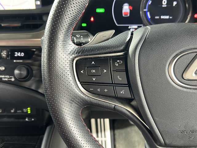 レクサス ＥＳ 300h Fスポーツ 広島県 2019(平31)年 9.5万km ホワイトノーヴァガラスフレーク 禁煙/レクサスセーフティ/・プリクラッシュセーフティ/・レーンディパーチャーアラート/・レーントレーシングアシスト/・先行車発進告知/・ロードサインアシスト/BSM/クリアランスソナー/ヘッドアップディスプレイ/サンルーフ/純正ナビ/・フルセグ/CD/DVD/Blu-ray/BT/・USB/AUX/SD/サウンドトラック/バックカメラ/革巻きステアリング/ステアリングスイッチ/オートライト/シートヒーター／ベンチレーション/ドライブレコーダー/ＥＴＣ２．０/３眼ＬＥＤヘッドライト/シーケンシャルターンランプ/パワーシート/シートメモリー/赤革シート/純正フロアマット/スペアキー/純正19インチアルミホイール