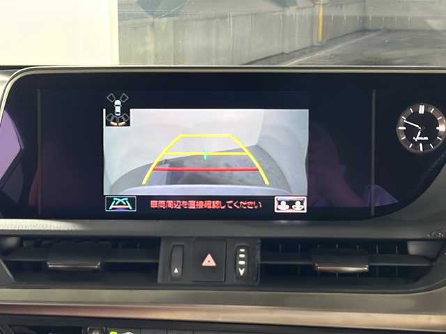 レクサス ＥＳ 300h Fスポーツ 広島県 2019(平31)年 9.5万km ホワイトノーヴァガラスフレーク 禁煙/レクサスセーフティ/・プリクラッシュセーフティ/・レーンディパーチャーアラート/・レーントレーシングアシスト/・先行車発進告知/・ロードサインアシスト/BSM/クリアランスソナー/ヘッドアップディスプレイ/サンルーフ/純正ナビ/・フルセグ/CD/DVD/Blu-ray/BT/・USB/AUX/SD/サウンドトラック/バックカメラ/革巻きステアリング/ステアリングスイッチ/オートライト/シートヒーター／ベンチレーション/ドライブレコーダー/ＥＴＣ２．０/３眼ＬＥＤヘッドライト/シーケンシャルターンランプ/パワーシート/シートメモリー/赤革シート/純正フロアマット/スペアキー/純正19インチアルミホイール