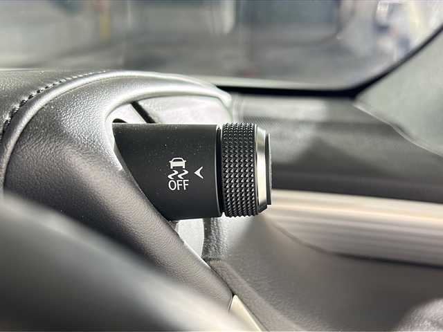 レクサス ＥＳ 300h Fスポーツ 広島県 2019(平31)年 9.5万km ホワイトノーヴァガラスフレーク 禁煙/レクサスセーフティ/・プリクラッシュセーフティ/・レーンディパーチャーアラート/・レーントレーシングアシスト/・先行車発進告知/・ロードサインアシスト/BSM/クリアランスソナー/ヘッドアップディスプレイ/サンルーフ/純正ナビ/・フルセグ/CD/DVD/Blu-ray/BT/・USB/AUX/SD/サウンドトラック/バックカメラ/革巻きステアリング/ステアリングスイッチ/オートライト/シートヒーター／ベンチレーション/ドライブレコーダー/ＥＴＣ２．０/３眼ＬＥＤヘッドライト/シーケンシャルターンランプ/パワーシート/シートメモリー/赤革シート/純正フロアマット/スペアキー/純正19インチアルミホイール