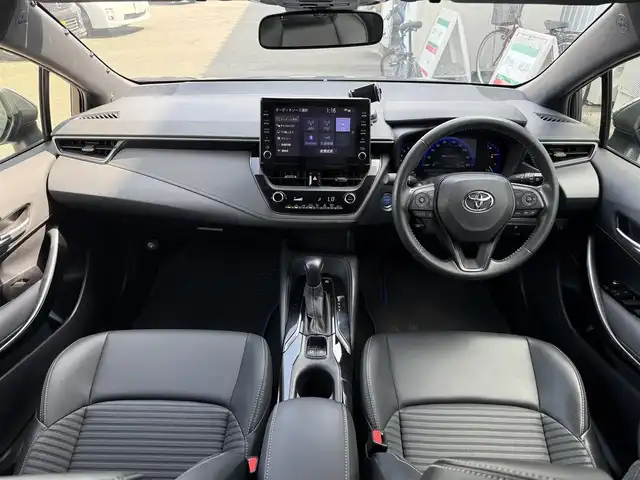 トヨタ カローラツーリング ハイブリッド ダブルバイビー 佐賀県 2019(令1)年 3.7万km スパークリングブラックパールクリスタルシャイン 純正9型ディスプレイオーディオ/・AM/FM/CD/DVD/フルセグ//・Appple Car Play/Android Auto//・ナビ機能付き/・バックカメラ/黒ハーフレザーシート/スマートキー/LEDヘッドライト/・オートマチックハイビーム/電動パーキングブレーキ/・オートホールド機能/純正17インチアルミホイール/USB入力端子/新車保証書/取扱説明書/トヨタセーフティーセンス/・プリクラッシュセーフティ/・レーンディパーチャーアラート（ステアリング制御機能付）/・レーントレーシングアシスト/・レーダークルーズコントロール（全車速追従機能付）/・ロードサインアシスト/・インテリジェントクリアランスソナー/・リヤクロストラフィックオートブレーキ/・盗難防止システム/・VSC/・ヒルスタートアシストコントロール/・パーキングサポートブレーキ