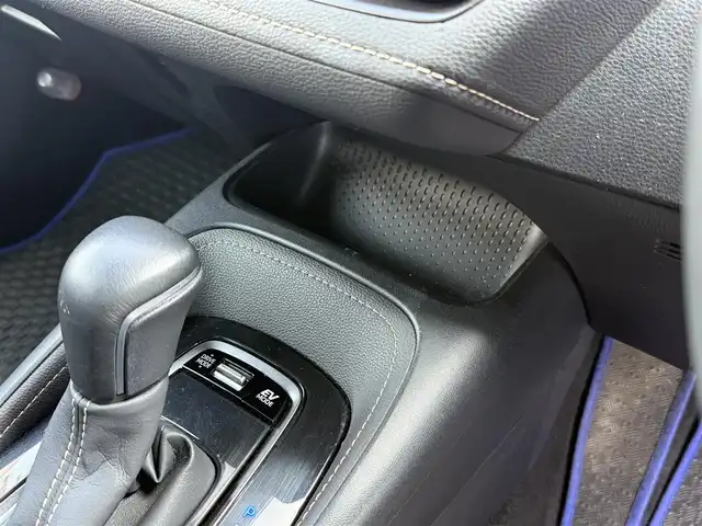 トヨタ カローラツーリング ハイブリッド ダブルバイビー 佐賀県 2019(令1)年 3.7万km スパークリングブラックパールクリスタルシャイン 純正9型ディスプレイオーディオ/・AM/FM/CD/DVD/フルセグ//・Appple Car Play/Android Auto//・ナビ機能付き/・バックカメラ/黒ハーフレザーシート/スマートキー/LEDヘッドライト/・オートマチックハイビーム/電動パーキングブレーキ/・オートホールド機能/純正17インチアルミホイール/USB入力端子/新車保証書/取扱説明書/トヨタセーフティーセンス/・プリクラッシュセーフティ/・レーンディパーチャーアラート（ステアリング制御機能付）/・レーントレーシングアシスト/・レーダークルーズコントロール（全車速追従機能付）/・ロードサインアシスト/・インテリジェントクリアランスソナー/・リヤクロストラフィックオートブレーキ/・盗難防止システム/・VSC/・ヒルスタートアシストコントロール/・パーキングサポートブレーキ
