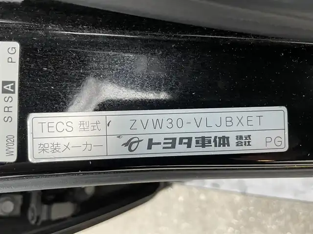 トヨタ プリウス S ツーリングセレ G’s 大阪府 2014(平26)年 9.2万km ブラック 純正ナビ【NSCP-W64】/バックカメラ/スマートキー＆プッシュスタート/HIDヘッドライト/ビルトインETC/純正G’s専用18インチアルミ/ステアリングスイッチ/社外シートカバー/リア6面スモーク貼り/取説＆保証書
