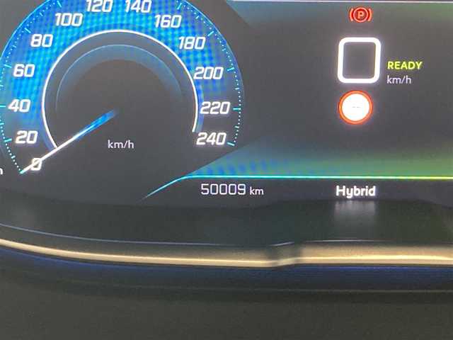 プジョー プジョー ３００８ GT ハイブリッド4 熊本県 2022(令4)年 5万km グレーⅡ ・スマートキー/・プッシュスタート/・パノラマサンルーフ /・アクティブセーフティブレーキ/・トラフィックサインインフォメーション/・疲労検知/・アダプティブライト/・パーキングアシスト/・インテリジェントハイビーム/・パークセンサー/・ブラインドスポットモニター/・レーンアシスト/・クルーズコントロール(追従式)/・ハーフレザーシート/・D席パワーシート/・前席シートヒーター /・純正ディスプレイオーディオ/　【Bluetooth・USB・AppleCarPlay・AndroidAuto】/・バックカメラ/・フロント＆左サイドカメラ/・ETC/・パワーバックドア/・LEDヘッドランプ/・純正マット