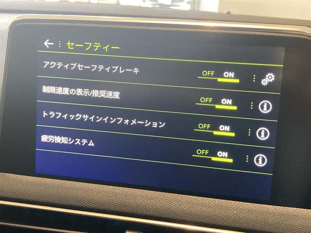 プジョー プジョー ３００８ GT ハイブリッド4 熊本県 2022(令4)年 5万km グレーⅡ ・スマートキー/・プッシュスタート/・パノラマサンルーフ /・アクティブセーフティブレーキ/・トラフィックサインインフォメーション/・疲労検知/・アダプティブライト/・パーキングアシスト/・インテリジェントハイビーム/・パークセンサー/・ブラインドスポットモニター/・レーンアシスト/・クルーズコントロール(追従式)/・ハーフレザーシート/・D席パワーシート/・前席シートヒーター /・純正ディスプレイオーディオ/　【Bluetooth・USB・AppleCarPlay・AndroidAuto】/・バックカメラ/・フロント＆左サイドカメラ/・ETC/・パワーバックドア/・LEDヘッドランプ/・純正マット