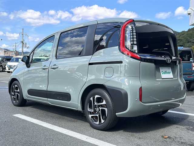 トヨタ シエンタ ハイブリッド Z 京都府 2022(令4)年 2.2万km アーバンカーキ １０．５インチディスプレイオーディオ/フルセグ/USB/全方位カメラ/両側パワースライドドア　/トヨタセーフティセンス　/禁煙車　/クリアランスソナー　/ブラインドスポットモニター　/７人乗り　/ＬＥＤヘッドライト　/純正アルミ/ETC