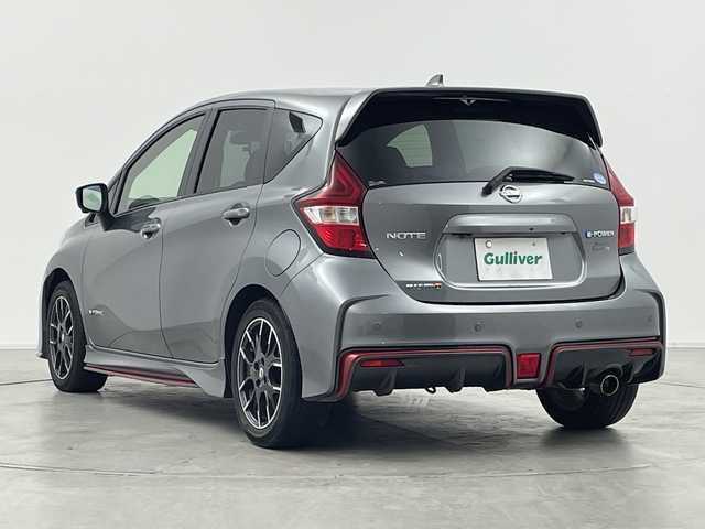 日産 ノート e－パワー ニスモ 群馬県 2017(平29)年 6.8万km ダークメタルグレー 純正ナビ　全周囲カメラ　電子ミラー　ＥＴＣ　ニスモ専用革巻きステアリング　プッシュスタートボタン　スマートキー　衝突被害軽減ブレーキ　レーンアシスト　ドライブレコーダー　ＬＥＤヘッドライト　禁煙