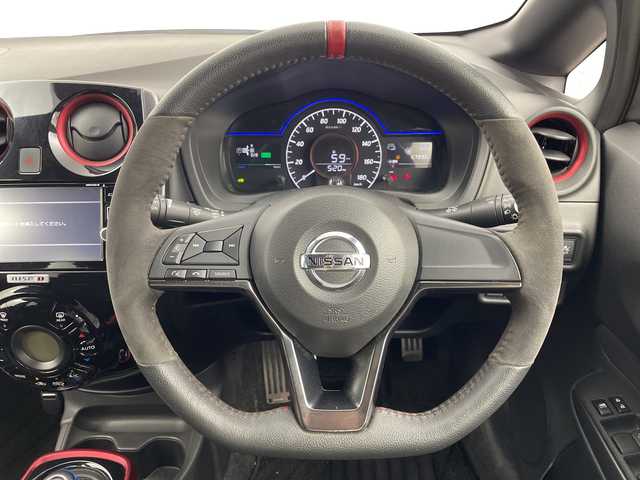 日産 ノート e－パワー ニスモ 群馬県 2017(平29)年 6.8万km ダークメタルグレー 純正ナビ　全周囲カメラ　電子ミラー　ＥＴＣ　ニスモ専用革巻きステアリング　プッシュスタートボタン　スマートキー　衝突被害軽減ブレーキ　レーンアシスト　ドライブレコーダー　ＬＥＤヘッドライト　禁煙