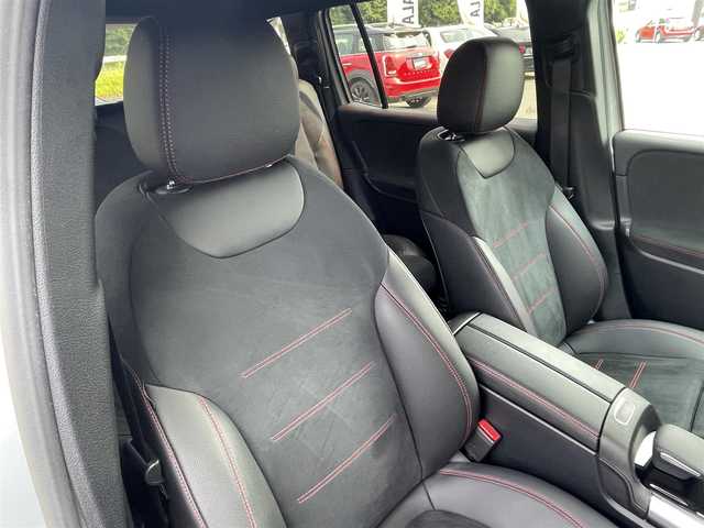 メルセデス・ベンツ ＧＬＢ２００ｄ AMGライン 福岡県 2021(令3)年 3.9万km イリジウムシルバー レーダーセーフティパッケージ/アダプティブクルーズコントロール/ブラインドスポットモニター/レーンキープアシスト/アクティブセーフティブレーキ/ハーフレザーシート/前席シートヒーター/純正ナビ/Applecarplay/androidauto/全方位カメラ/フルセグTV/Bluetooth/ワイヤレス充電/パワーバックドア/LEDヘッドライト/オートハイビーム/前後ドライブレコーダー/純正19インチアルミホイール/ETC2.0/取扱説明書/保証書/スペアキー×1