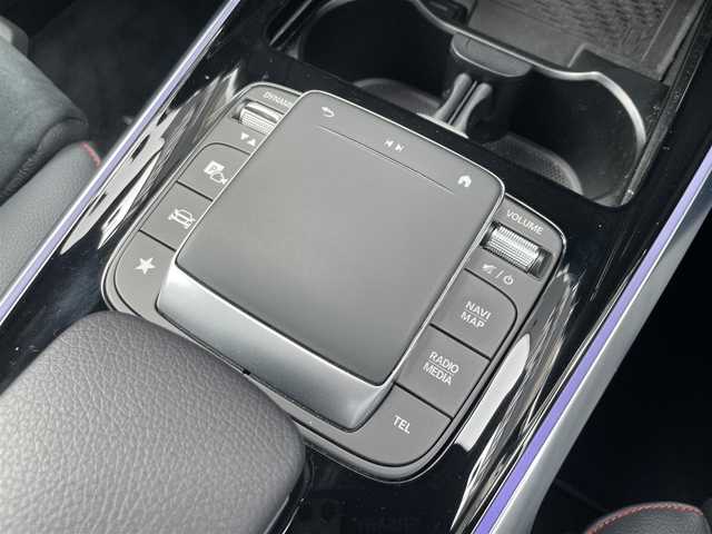 メルセデス・ベンツ ＧＬＢ２００ｄ AMGライン 福岡県 2021(令3)年 3.9万km イリジウムシルバー レーダーセーフティパッケージ/アダプティブクルーズコントロール/ブラインドスポットモニター/レーンキープアシスト/アクティブセーフティブレーキ/ハーフレザーシート/前席シートヒーター/純正ナビ/Applecarplay/androidauto/全方位カメラ/フルセグTV/Bluetooth/ワイヤレス充電/パワーバックドア/LEDヘッドライト/オートハイビーム/前後ドライブレコーダー/純正19インチアルミホイール/ETC2.0/取扱説明書/保証書/スペアキー×1