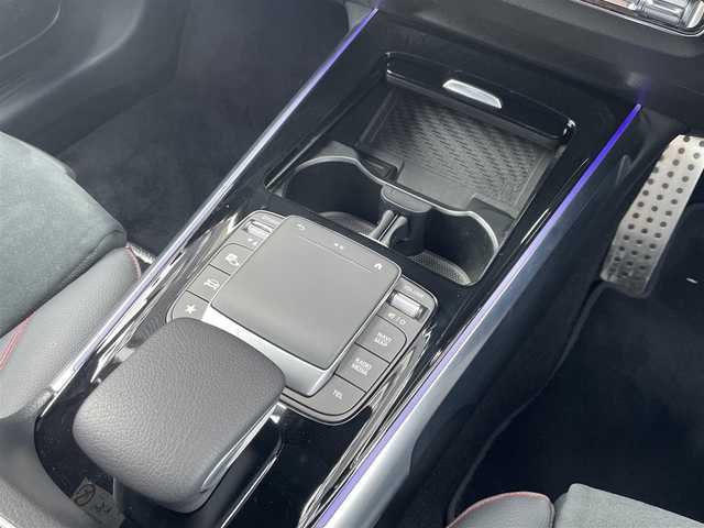 メルセデス・ベンツ ＧＬＢ２００ｄ AMGライン 福岡県 2021(令3)年 3.9万km イリジウムシルバー レーダーセーフティパッケージ/アダプティブクルーズコントロール/ブラインドスポットモニター/レーンキープアシスト/アクティブセーフティブレーキ/ハーフレザーシート/前席シートヒーター/純正ナビ/Applecarplay/androidauto/全方位カメラ/フルセグTV/Bluetooth/ワイヤレス充電/パワーバックドア/LEDヘッドライト/オートハイビーム/前後ドライブレコーダー/純正19インチアルミホイール/ETC2.0/取扱説明書/保証書/スペアキー×1