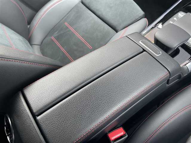 メルセデス・ベンツ ＧＬＢ２００ｄ AMGライン 福岡県 2021(令3)年 3.9万km イリジウムシルバー レーダーセーフティパッケージ/アダプティブクルーズコントロール/ブラインドスポットモニター/レーンキープアシスト/アクティブセーフティブレーキ/ハーフレザーシート/前席シートヒーター/純正ナビ/Applecarplay/androidauto/全方位カメラ/フルセグTV/Bluetooth/ワイヤレス充電/パワーバックドア/LEDヘッドライト/オートハイビーム/前後ドライブレコーダー/純正19インチアルミホイール/ETC2.0/取扱説明書/保証書/スペアキー×1