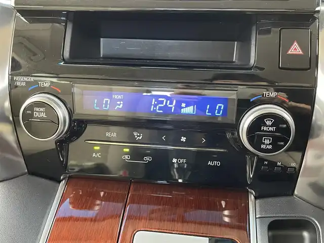 トヨタ アルファード X 大分県 2015(平27)年 7.7万km ホワイトパールクリスタルシャイン 純正SDナビ/(フルセグ/CD/DVD/BT)/片側パワースライドドア/バックカメラ/ビルトインETC/前方ドライブレコーダー/オートライト/電動パーキングブレーキ/ステアリングスイッチ/アイドリングストップ/スマートキー/プッシュスタート/スペアキー/MTモード付きAT