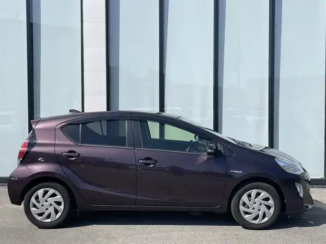 トヨタ アクア G 大阪府 2015(平27)年 5.6万km ワイン 純正ナビ.ETC.BT./バックカメラ/純正フロアマット/前後ドライブレコーダー/15インチ純正アルミホイール/クルーズコントロール/LEDヘッドライト/取説有り/プッシュスタート/スマートキー