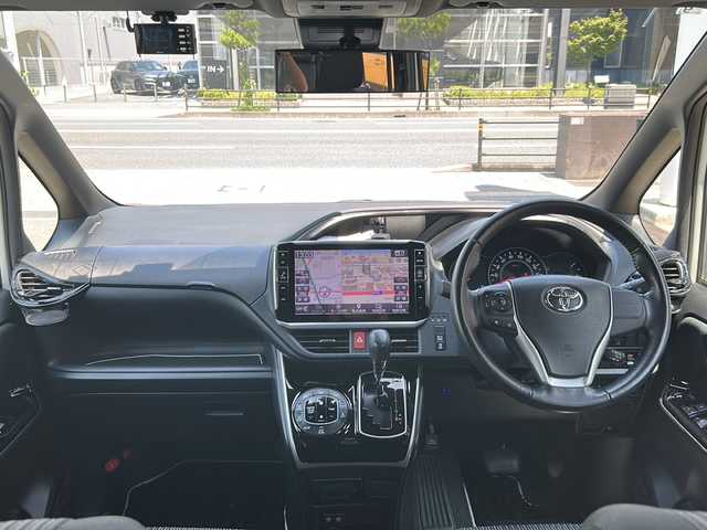トヨタ ヴォクシー ZS 煌 大阪府 2018(平30)年 3.7万km ホワイトパールクリスタルシャイン アルパイン１１型ナビ／フルセグ／ＤＶＤ／ＣＤ／ＢＴ/バックカメラ/ビルトインＥＴＣ/ドライブレコーダー/アルパイン１２．８型フリップダウン/ＴＥＩＮ車高調/社外１９インチアルミホイール/純正アルミサマータイヤセット積込/トヨタセーフティセンス/レーンキープアシスト/両側パワースライドドア/LEDヘットライト/フォグライト/プッシュエンジンスタート/ウィンカーミラー/リヤルーフスポイラー/フロアマット/ドアバイザー