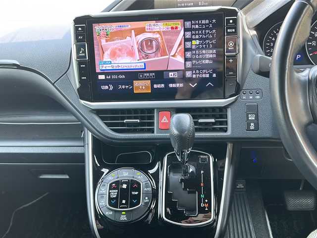 トヨタ ヴォクシー ZS 煌 大阪府 2018(平30)年 3.7万km ホワイトパールクリスタルシャイン アルパイン１１型ナビ／フルセグ／ＤＶＤ／ＣＤ／ＢＴ/バックカメラ/ビルトインＥＴＣ/ドライブレコーダー/アルパイン１２．８型フリップダウン/ＴＥＩＮ車高調/社外１９インチアルミホイール/純正アルミサマータイヤセット積込/トヨタセーフティセンス/レーンキープアシスト/両側パワースライドドア/LEDヘットライト/フォグライト/プッシュエンジンスタート/ウィンカーミラー/リヤルーフスポイラー/フロアマット/ドアバイザー