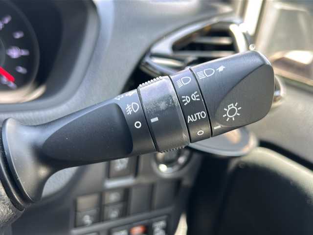 トヨタ ヴォクシー ZS 煌 大阪府 2018(平30)年 3.7万km ホワイトパールクリスタルシャイン アルパイン１１型ナビ／フルセグ／ＤＶＤ／ＣＤ／ＢＴ/バックカメラ/ビルトインＥＴＣ/ドライブレコーダー/アルパイン１２．８型フリップダウン/ＴＥＩＮ車高調/社外１９インチアルミホイール/純正アルミサマータイヤセット積込/トヨタセーフティセンス/レーンキープアシスト/両側パワースライドドア/LEDヘットライト/フォグライト/プッシュエンジンスタート/ウィンカーミラー/リヤルーフスポイラー/フロアマット/ドアバイザー