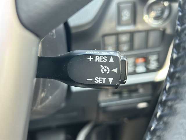 トヨタ ヴォクシー ZS 煌 大阪府 2018(平30)年 3.7万km ホワイトパールクリスタルシャイン アルパイン１１型ナビ／フルセグ／ＤＶＤ／ＣＤ／ＢＴ/バックカメラ/ビルトインＥＴＣ/ドライブレコーダー/アルパイン１２．８型フリップダウン/ＴＥＩＮ車高調/社外１９インチアルミホイール/純正アルミサマータイヤセット積込/トヨタセーフティセンス/レーンキープアシスト/両側パワースライドドア/LEDヘットライト/フォグライト/プッシュエンジンスタート/ウィンカーミラー/リヤルーフスポイラー/フロアマット/ドアバイザー