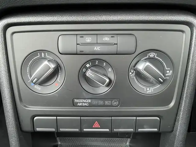 フォルクスワーゲン ザ・ビートル デザイン 石川県 2015(平27)年 4.9万km 赤 純正ナビ/（Bluetooth/TV）/バックカメラ/MTモード付AT/ETC/プッシュスタート/フロアマット/純正アルミホイール/スペアキー×１