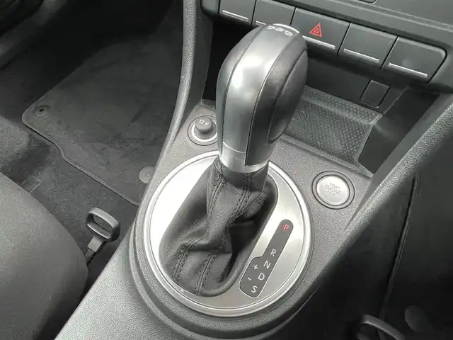 フォルクスワーゲン ザ・ビートル デザイン 石川県 2015(平27)年 4.9万km 赤 純正ナビ/（Bluetooth/TV）/バックカメラ/MTモード付AT/ETC/プッシュスタート/フロアマット/純正アルミホイール/スペアキー×１