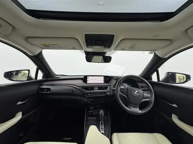 レクサス ＵＸ 300e バージョンL 愛知県 2021(令3)年 3.9万km グラファイトブラックガラスフレーク マットラッピング車両/マークレビンソン/パノラマミックビューモニター/レクサスセーフティ/・プリクラッシュセーフティ/・レーントレーシングアシスト/・パーキングサポートブレーキ/・レーダークルーズコントロール/・ブラインドスポットモニター/メーカー純正ナビ/・フルセグ/Bluetooth/CD/DVD/サンルーフ/レザーシート/前席パワーシート/前席シートヒーター＋ベンチレーション/パワーバックドア/ビルドインETC2.0/ヘッドアップディスプレイ/AC100V/1500W