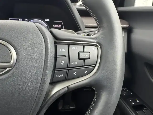 レクサス ＵＸ 300e バージョンL 愛知県 2021(令3)年 3.9万km グラファイトブラックガラスフレーク マットラッピング車両/マークレビンソン/パノラマミックビューモニター/レクサスセーフティ/・プリクラッシュセーフティ/・レーントレーシングアシスト/・パーキングサポートブレーキ/・レーダークルーズコントロール/・ブラインドスポットモニター/メーカー純正ナビ/・フルセグ/Bluetooth/CD/DVD/サンルーフ/レザーシート/前席パワーシート/前席シートヒーター＋ベンチレーション/パワーバックドア/ビルドインETC2.0/ヘッドアップディスプレイ/AC100V/1500W