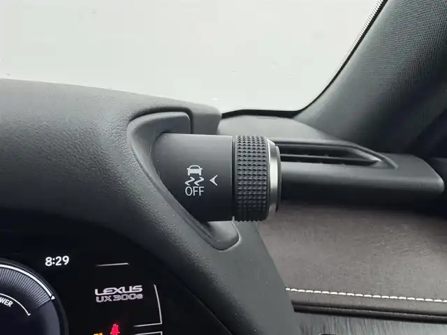 レクサス ＵＸ 300e バージョンL 愛知県 2021(令3)年 3.9万km グラファイトブラックガラスフレーク マットラッピング車両/マークレビンソン/パノラマミックビューモニター/レクサスセーフティ/・プリクラッシュセーフティ/・レーントレーシングアシスト/・パーキングサポートブレーキ/・レーダークルーズコントロール/・ブラインドスポットモニター/メーカー純正ナビ/・フルセグ/Bluetooth/CD/DVD/サンルーフ/レザーシート/前席パワーシート/前席シートヒーター＋ベンチレーション/パワーバックドア/ビルドインETC2.0/ヘッドアップディスプレイ/AC100V/1500W