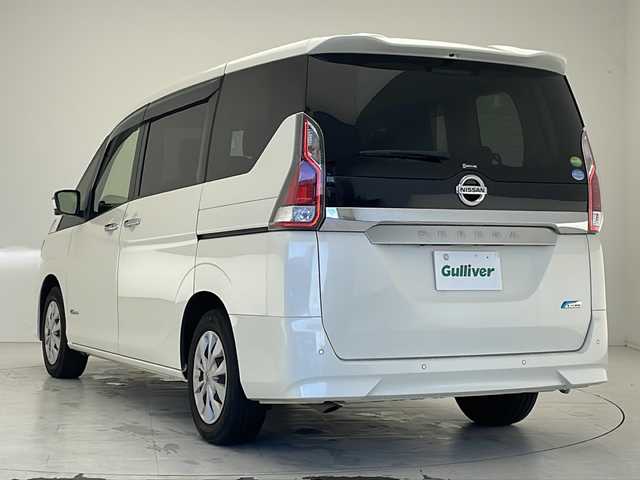 日産 セレナ X Vセレクション 沖縄県 2018(平30)年 7.7万km ブリリアントホワイトパール 純正9インチナビ（MM517D-L）/　CD/DVD/SD/BT/フルセグ/アラウンドビューモニター（MOP)/ビルトインETC/純正ドライブレコーダー/両側パワースライドドア/セーフティパックA(MOP)/インテリジェントパーキングアシスト（MOP)/クリアランスソナー（MOP)/エマージェンシーブレーキ/クルーズコントロール/LEDヘッドライト/オートライト/純正フロアマット/プッシュスタート/スマートキー/スペアキー/保証書