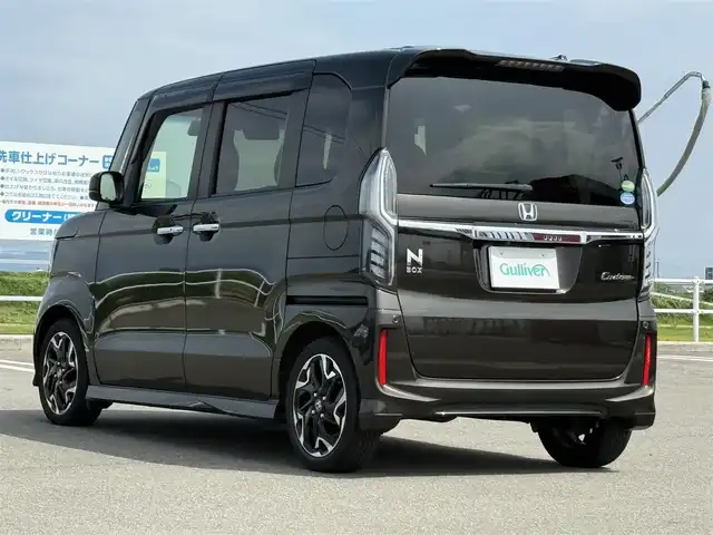 ホンダ Ｎ ＢＯＸ カスタム G L ターボ ホンダセンシング 佐賀県 2018(平30)年 5.1万km プレミアムグラマラスブロンズP 純正8型ナビゲーション/・AM/FM/CD/DVD/BT/フルセグ//・Apple Car Play/Android Auto//・バックカメラ/両側パワースライドドア/純正前方ドライブレコーダー/レーダー探知機/社外アルミペダル/純正フロアマット/LEDヘッドライト/・オートマチックハイビーム/純正15インチアルミホイール/ビルトインETC/ハーフレザーシート/後席サンシェード/パドルシフト/USB入力端子/ホンダセンシング/Honda SENSING/・衝突軽減ブレーキ/・誤発進抑制機能（前方・後方）/・車線維持支援システム（LKAS）/・先行車発進お知らせ機能/・標識認識機能/・オートハイビーム/・VSA（車両安定制御システム）/・エマージェンシーストップシグナル/・ヒルスタートアシスト機能